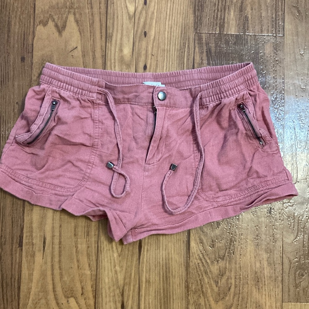 Iris shorts, size L, like new